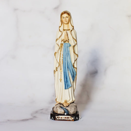 Estatuilla de la Virgen de Lourdes